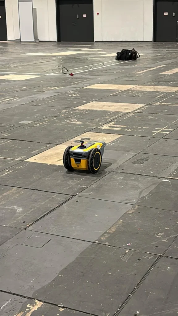 HP SitePrint auf dem Boden der Berliner Messehalle