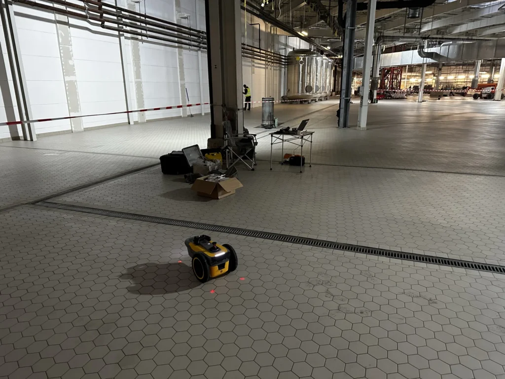 HP SitePrint auf dem Hallenboden der BMS Maschinenfabrik