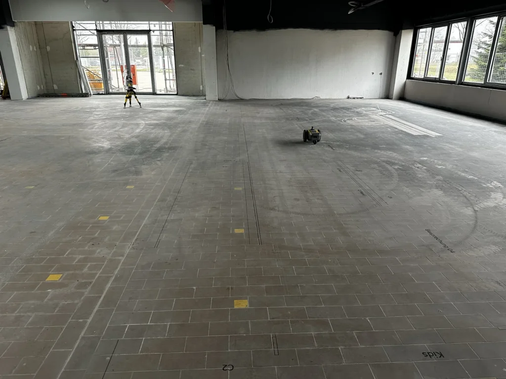 HP SitePrint und Totalstation auf der Projektfläche in Stade