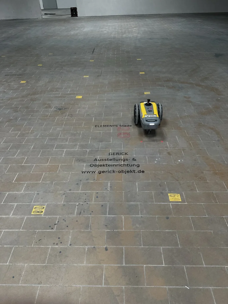 Druckroboter im Einsatz auf der Fläche in Stade