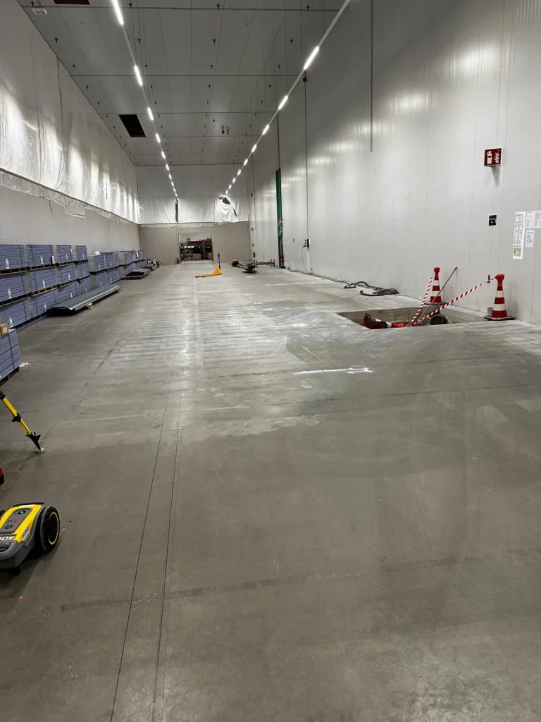 Vorbereitete Trockenbaufläche im Logistikzentrum