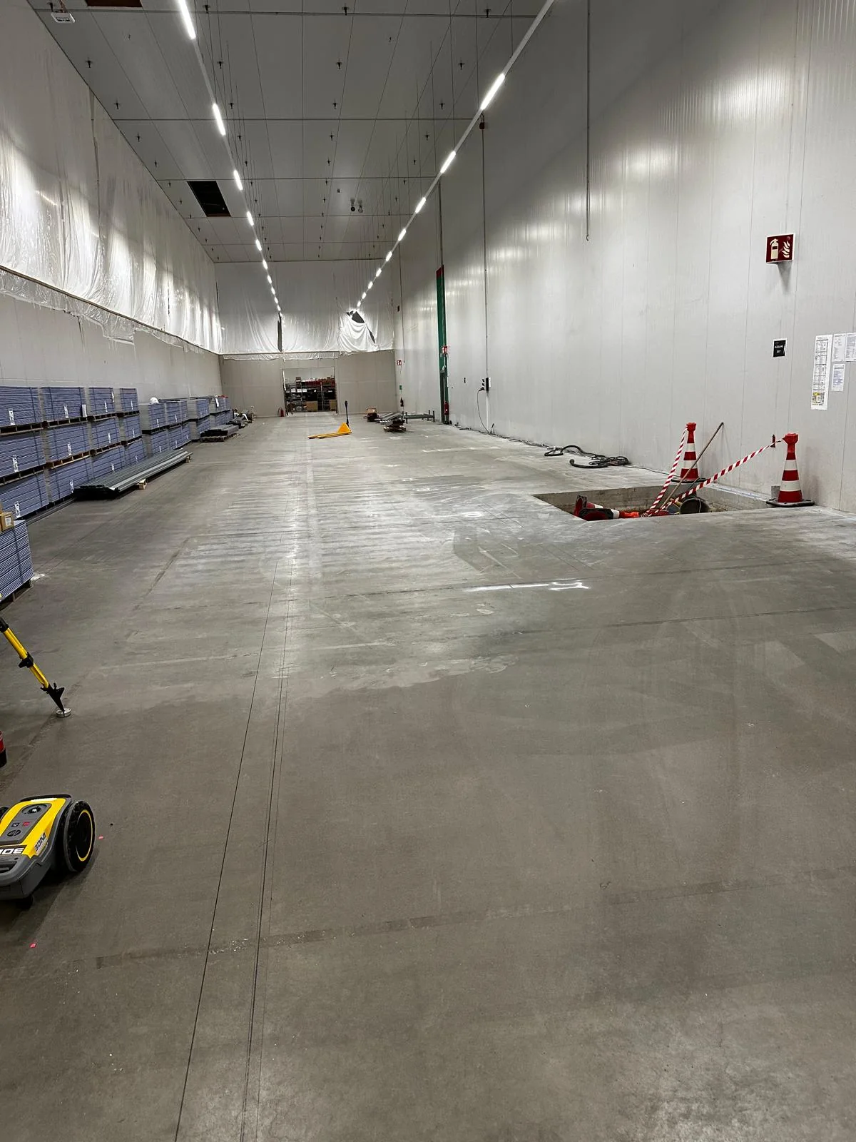 Vorbereitete Trockenbaufläche im Logistikzentrum