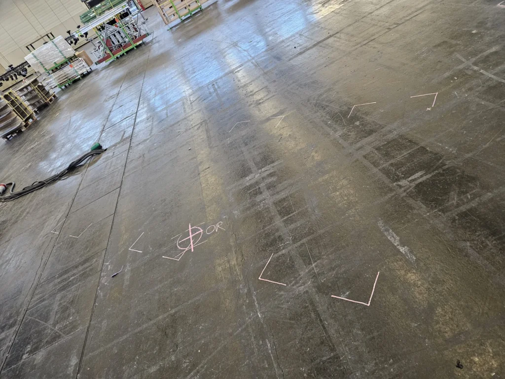 Markierungen auf der Fläche des Messestands
